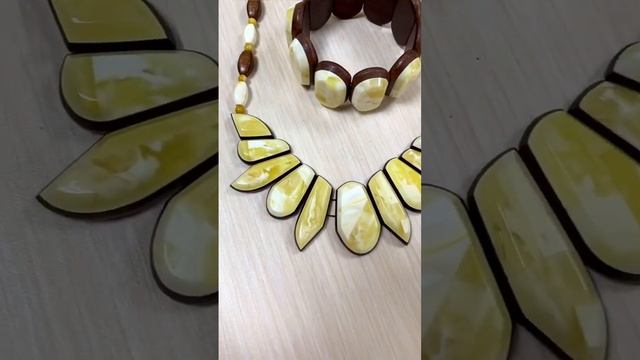 Королевский пейзажный янтарь с красным деревом смотреть онлайн