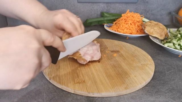 САЛАТ с копченой курицей/салат с копченой курицей рецепт смотреть онлайн