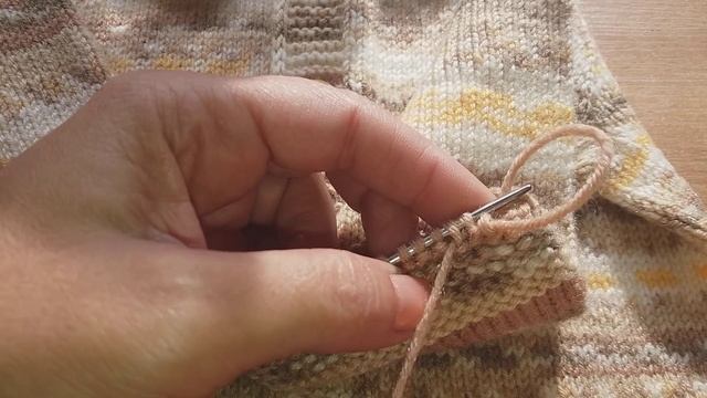 Закрытие петель иглой на манжете (платочная вязка). смотреть онлайн