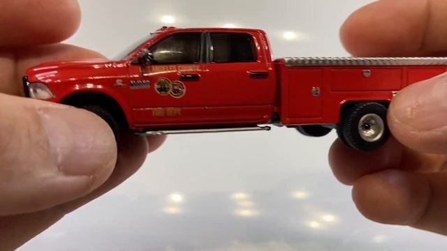 #Unboxing #Diecast #greenlight. 2017 RAM DUALLY. Serie Faire Rescue. смотреть онлайн
