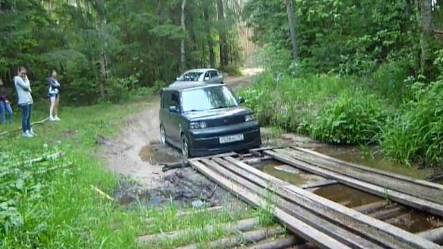 Scion xB преодоление препятствий.MOV смотреть онлайн