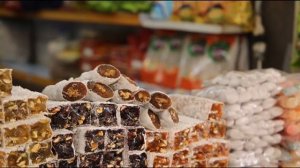 AlJazeera Channel قناة الجزيرة показал, как в кондитерской фабрике в Иракском Мосуле происходит прои