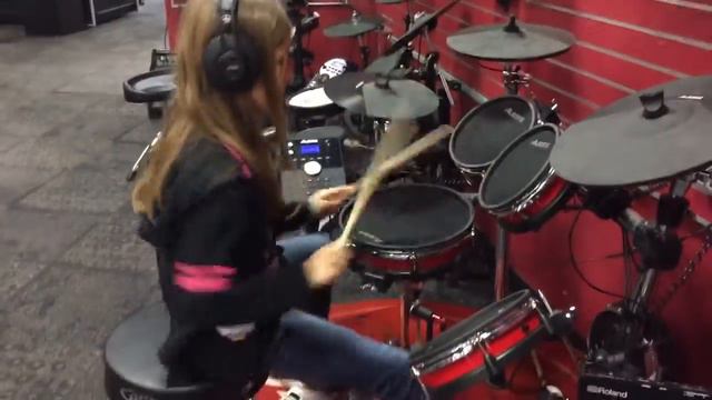 В музыкальном магазине . смотреть онлайн