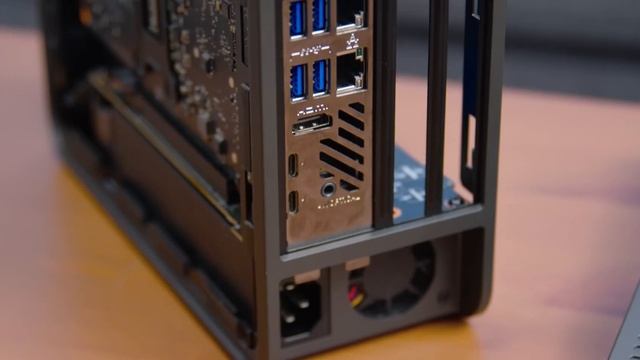 "Dàn" Workstation Tí Hon!! - Intel Nuc 9 Pro Quartz Canyon смотреть онлайн