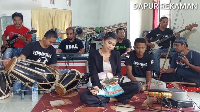 MENGEJAR BADAI - DHEWI DIVA - BRENG VERSION смотреть онлайн