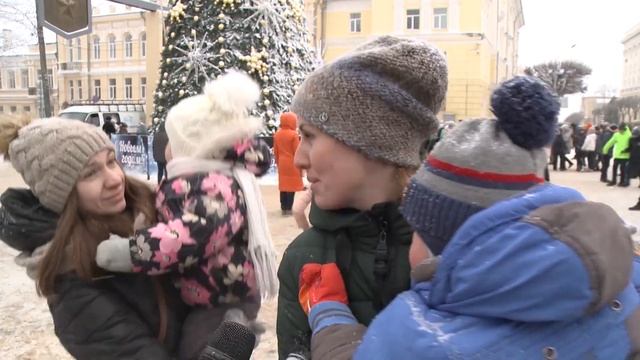 Зажглись огни на главной ёлке города смотреть онлайн