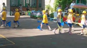 танец спортивный с флажками