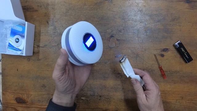 Детектор CO и задымления помещения.