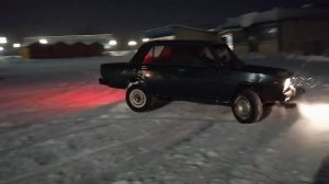 ВАЗ 2105 Пробный выезд - ДРИФТ. Зимний дрифт на жигулях.