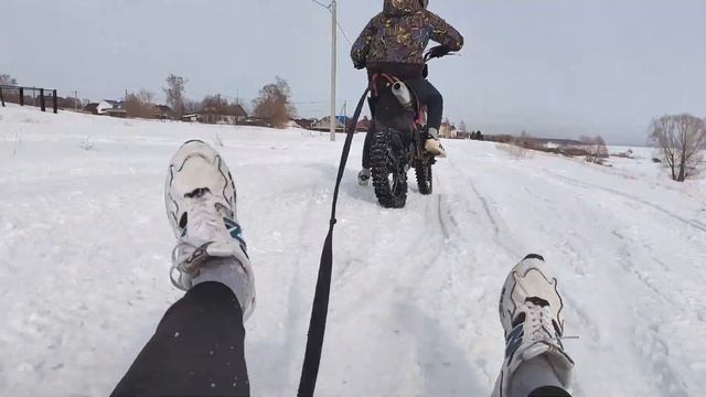 ВРЕЗАЛИСЬ В ПЕНЁК НА Irbis ttr 125R с плюшкой | Зимняя катка | Пробили колесо | кончился бензин ⛽️ смотреть онлайн