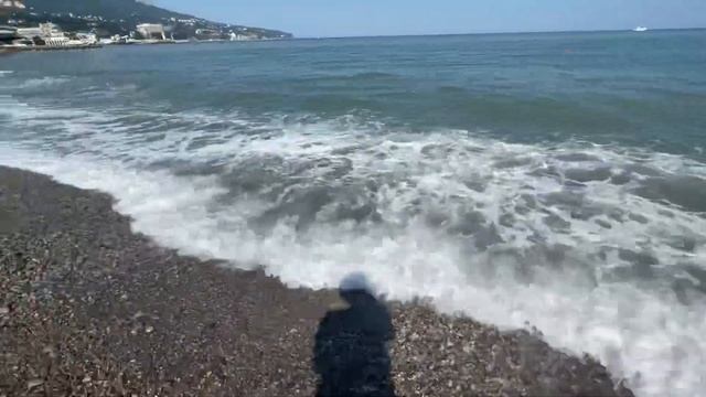 ЯЛТА Приморский пляж НИКТО НЕ КУПАЕТСЯ Тут ПУСТО иду вдоль моря КРЫМ 2021