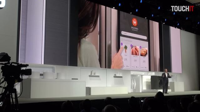 Chladnička Samsung Family Hub 2.0 s kamerou, pripojením na mobil a internet смотреть онлайн