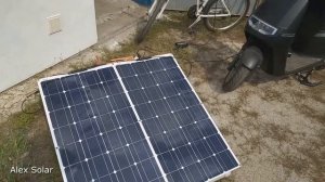Электроскутер и электровелосипед все лето заряжал от гибкой солнечной батареи панели на 200 ватт.