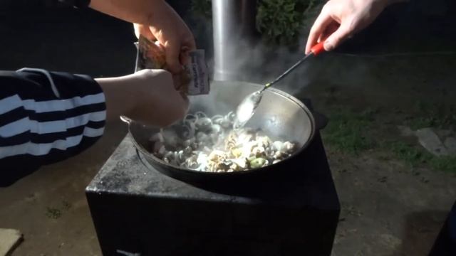 Тайское блюдо в казане смотреть онлайн