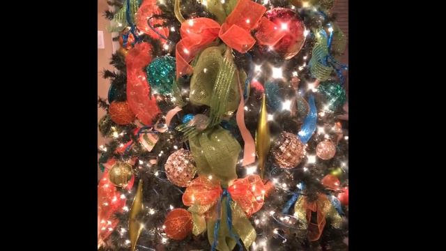 HOW I TRANSITION FROM FALL TO CHRISTMAS + AMAZING DOLLAR TREE CHRISTMAS ORNAMENTS смотреть онлайн