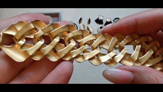 48. Распаковка - серьги разных эпох/Unpacking Jewellery lot смотреть онлайн