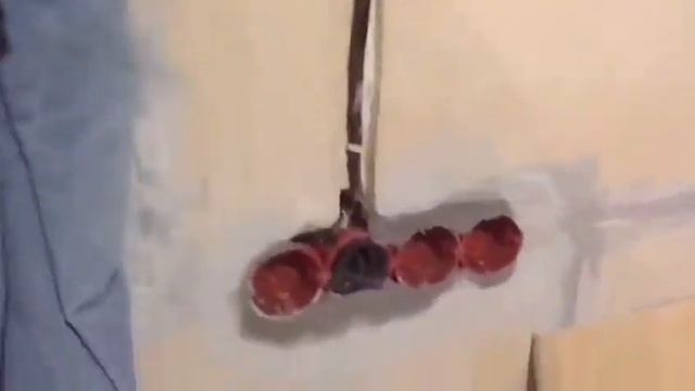 Сверление отверстий в монолите под розетки алмазная коронка.