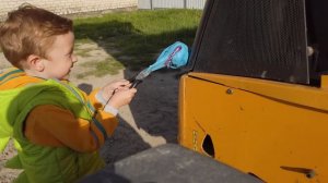 Весёлые истории про трактор. Трактор сломался отвалилось колесо Лёва приехал на помощь