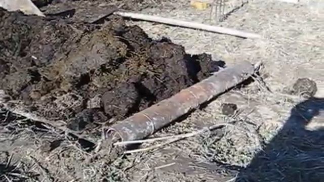 Еще одна выгода от лебедки на даче.Развезли навоз по огороду. смотреть онлайн