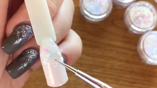 Как закрепить фигурки на ногтях|как крепить смотреть онлайн