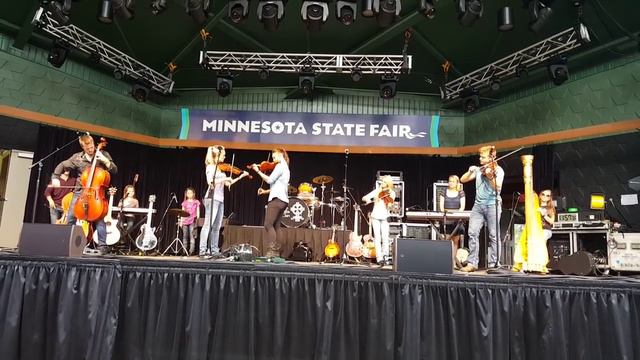 The Willis Clan "Heaven Reprise" MN State Fair 9-6-15 смотреть онлайн