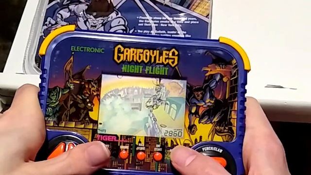 Revisiting Gargoyles Night Flight Tiger Electronics Handheld LCD Game (Full Game) смотреть онлайн