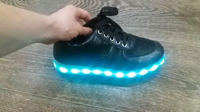 Кроссовки с мигалкой смотреть онлайн