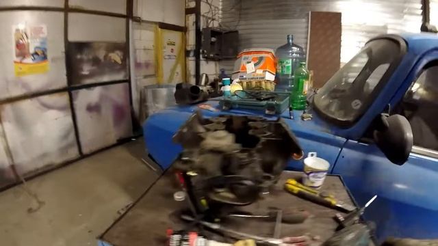 Audi 100 2.6 не заводится с 1-го пуска ( меняем коллектор) смотреть онлайн