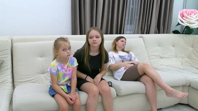 Маргарита Ухаживает за МАЛЫШОМ ! МАРК Управляет нами 24 часа ! Маргарита и Лера смотреть онлайн