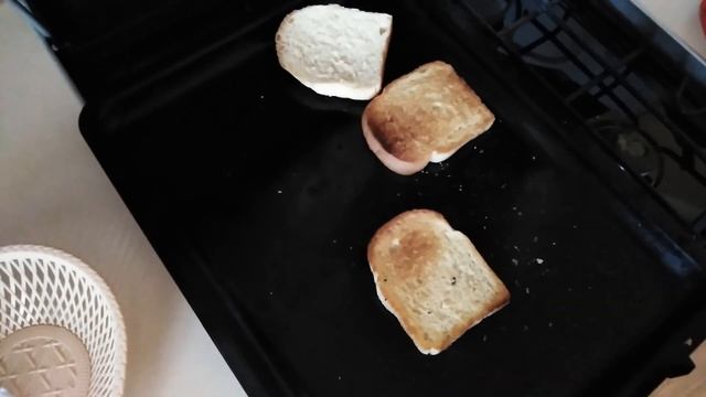 Не спеши выбрасывать несвежий хлеб.? Как спасти старый хлеб? смотреть онлайн