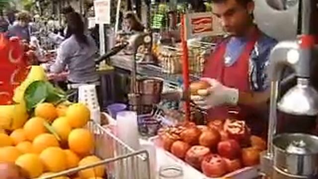 Turk guy making pomegranate juice смотреть онлайн
