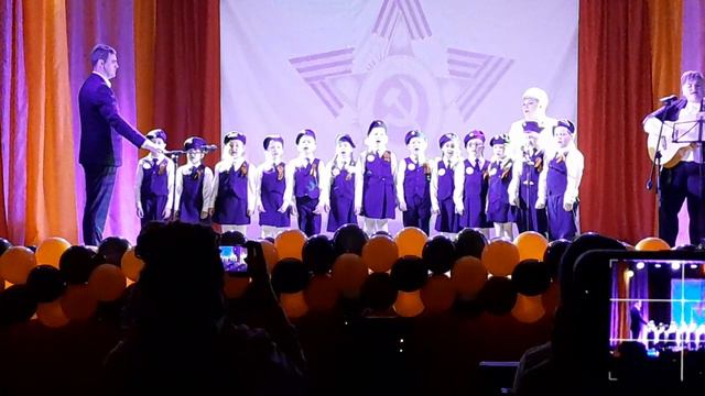 День Победы_малыши под гитару