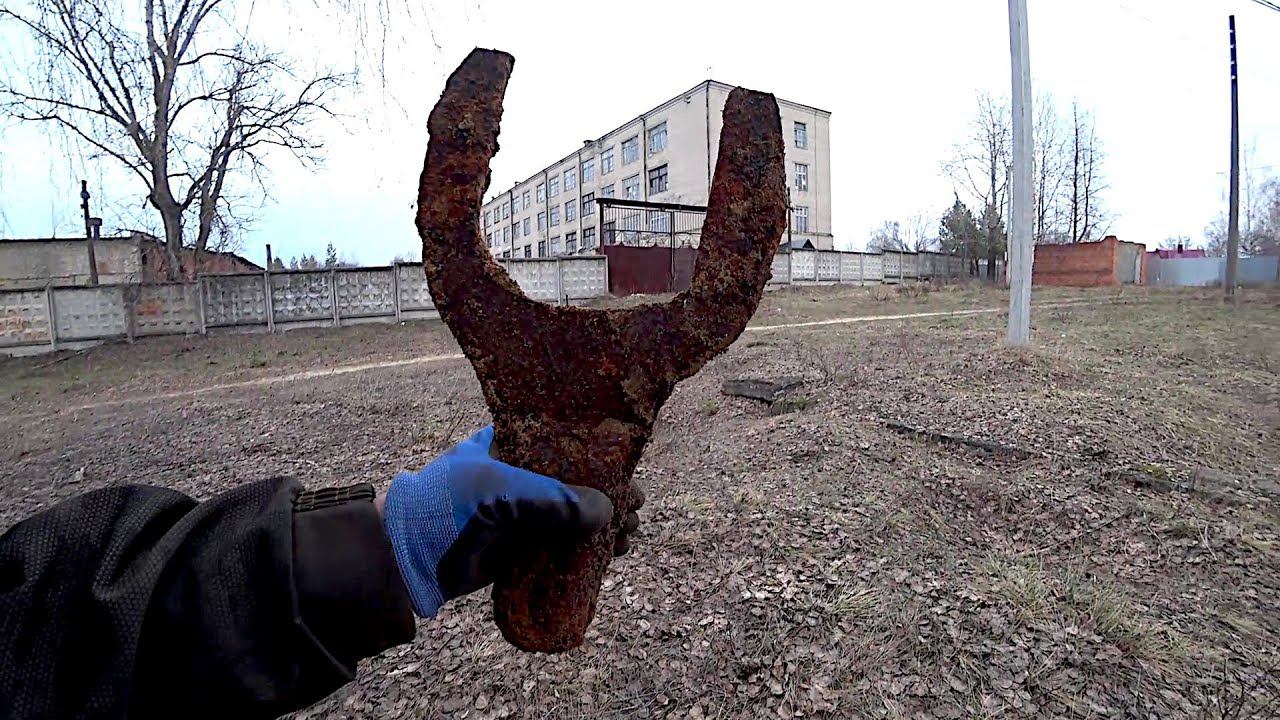 Коп у всех на глазах около завода! смотреть онлайн