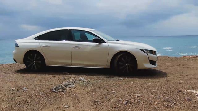 Peugeot 508 GT Line Hybrid 225 cv detalles смотреть онлайн