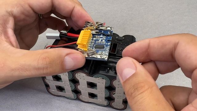 Why Makita isn't Making it? DIY Extreme Capacity Makita 18V 9Ah Battery смотреть онлайн