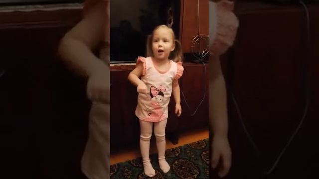 Ходит наша бабушка смотреть онлайн