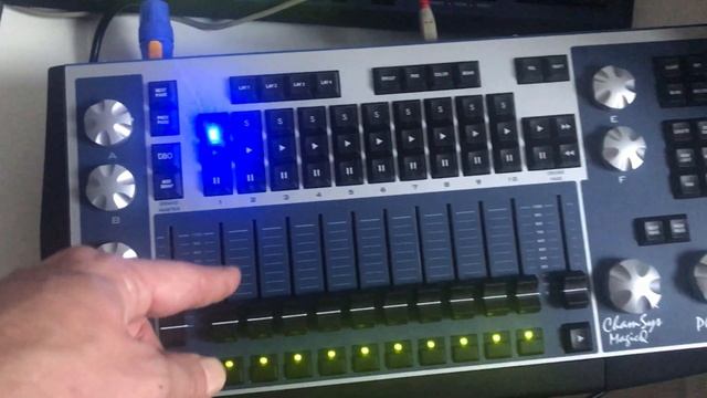 Connecting PCWing/MiniWing to MagicQ consoles (Myth Busters special) смотреть онлайн