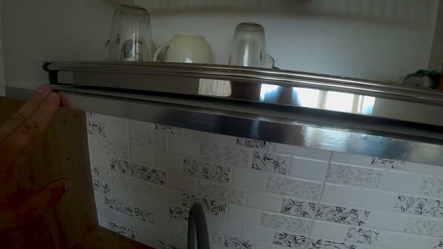 Прямая кухня до потолка на заказ Минск Мир фасады акрил Senosan смотреть онлайн