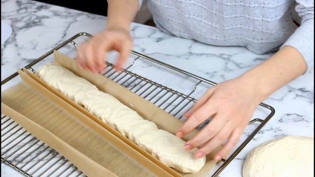 Домашний ХРУСТЯЩИЙ БАГЕТ ? с чесночным маслом на завтрак или к борщу (супу). Заморозка впрок. смотреть онлайн