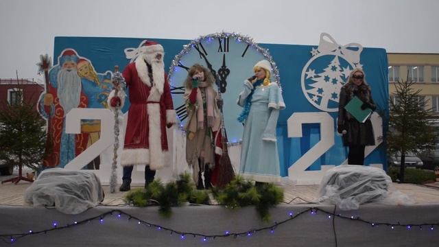 Белорусский игровой театр ростовых кукол Dolls4All на главной ёлке в Дятлово Сверкай огнями Ёлка смотреть онлайн