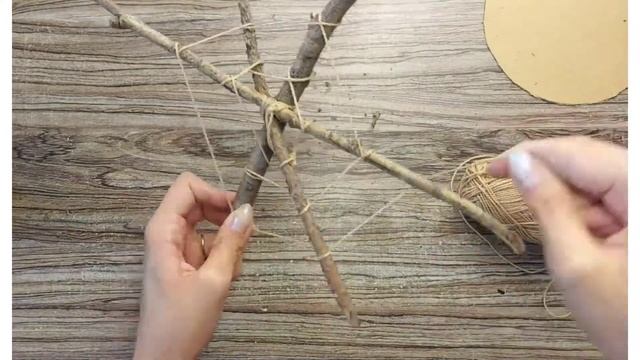 Паук из полимерной глины.Поделка из природного материала.Polimer clay tutorial смотреть онлайн