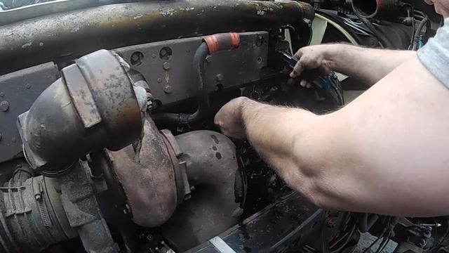 MAN TGX Замена масляного радиатора. смотреть онлайн