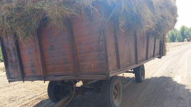 переводим сено за 15км. смотреть онлайн