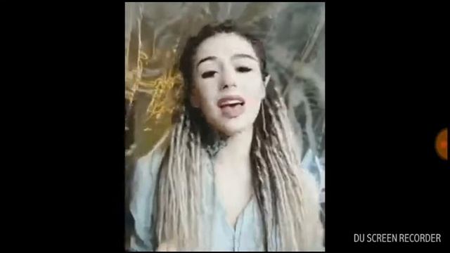 Девушка з татуировкой круто поет смотреть онлайн