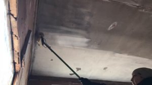 Ремонт в заброшке. Часть 9. Отмываем потолок