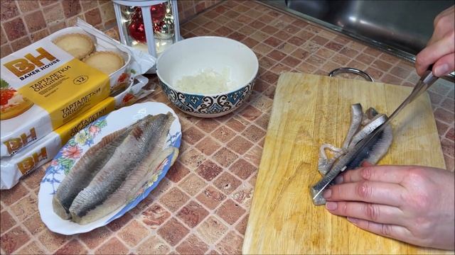 «Селедка под шубой» по-новому в тарталетках, так её никто не готовит, а все кто пробуют удивляются. смотреть онлайн