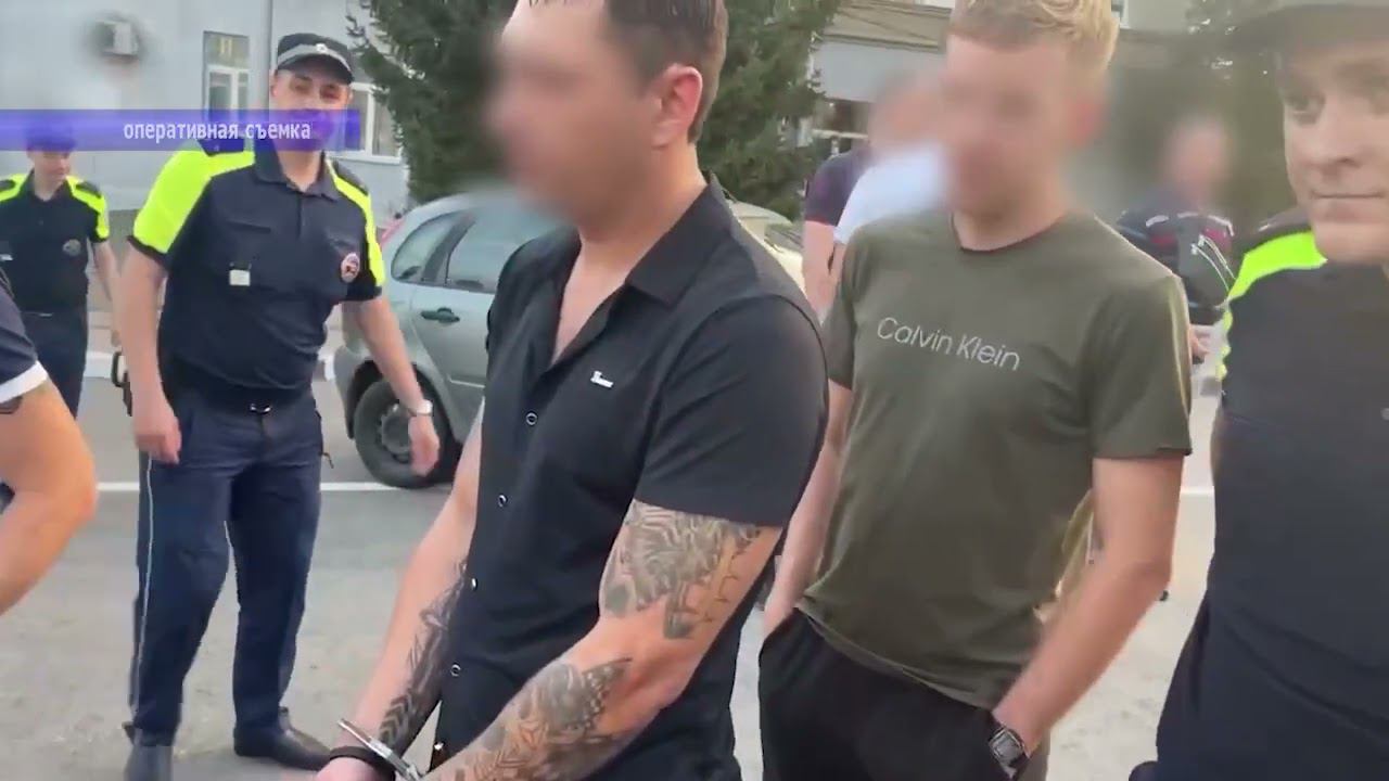 У моста Саратов-Энгельс задержан дилер-рецидивист с пистолетом и удостоверением полиции смотреть онлайн