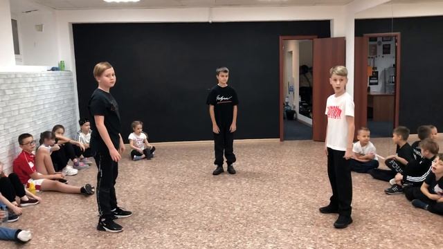 FIRST STEPS BATTLE | Hip-Hop 2 | Матвей Ракушин vs Егор Петров vs Никита Сахартов смотреть онлайн