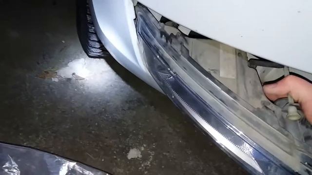 Шкода Рапид замена лампы противотуманной фары