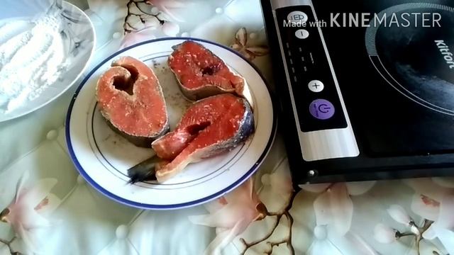 Стейки дикого лосося жаренные. смотреть онлайн